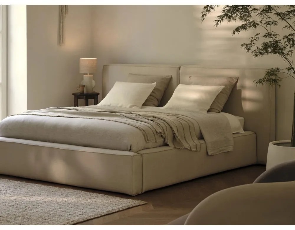 Beżowe tapicerowane łóżko dwuosobowe ze schowkiem i stelażem 200x200 cm Arendal – Cosmopolitan Design