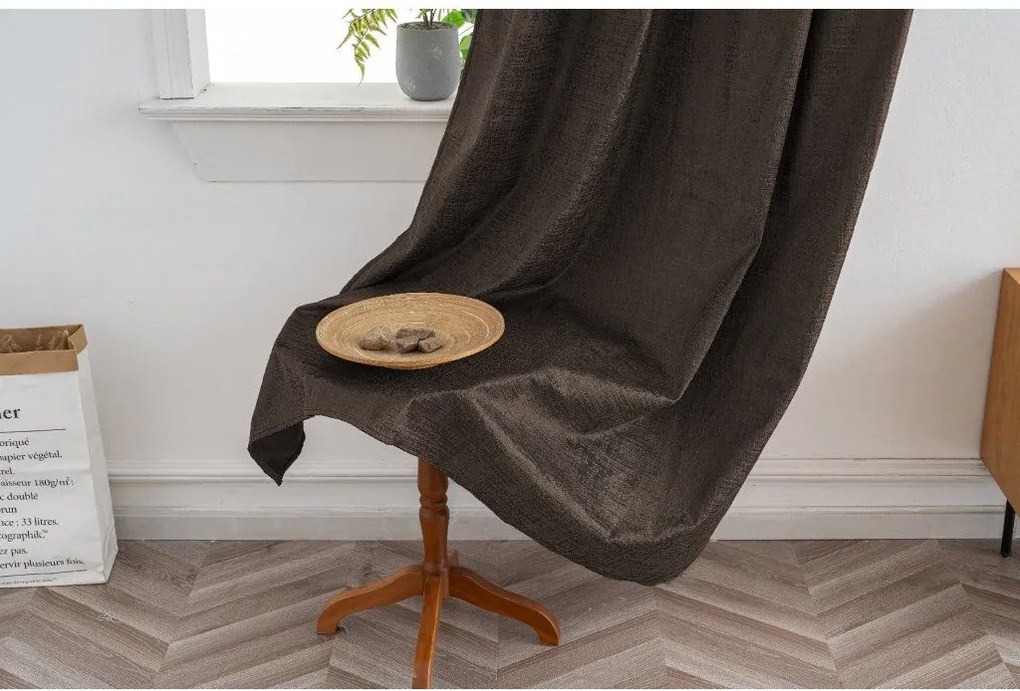 Zaciemniająca zasłona LOOM VELVET 140x250 cm, brązowa Zawieszanie: Metalowe pierścienie