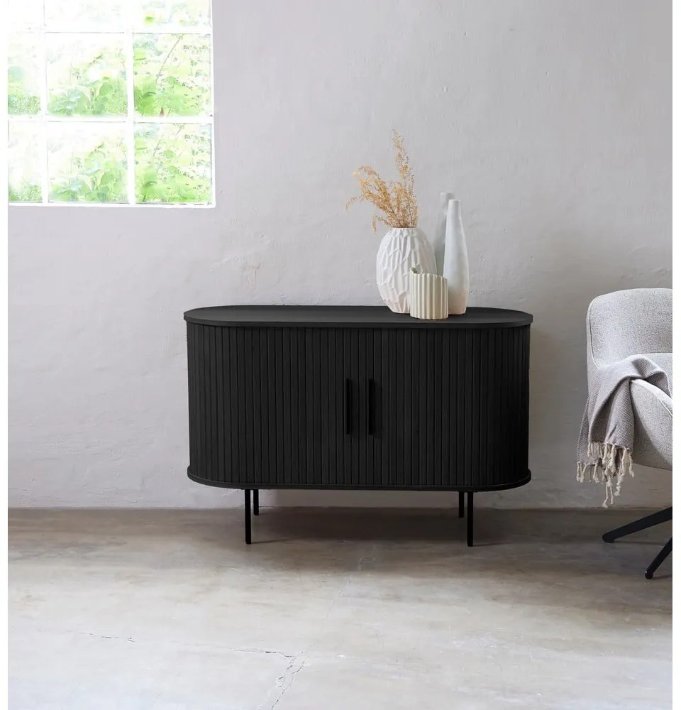 Czarna komoda w dekorze dębu z drzwiami przesuwnymi 120x76x45 cm Nola – Unique Furniture