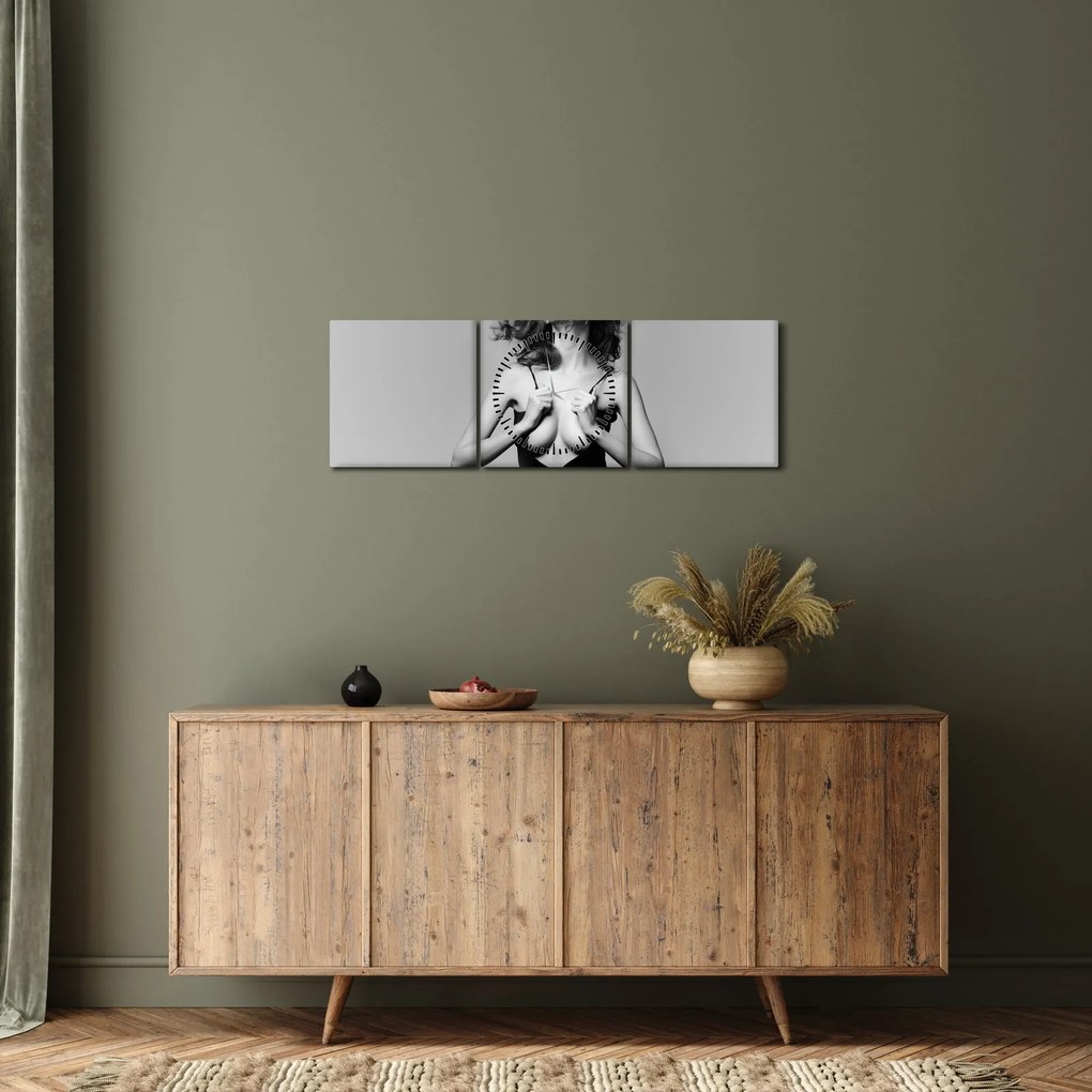Obraz kobiety w czarnej sukience (z zegarem) (90x30 cm)