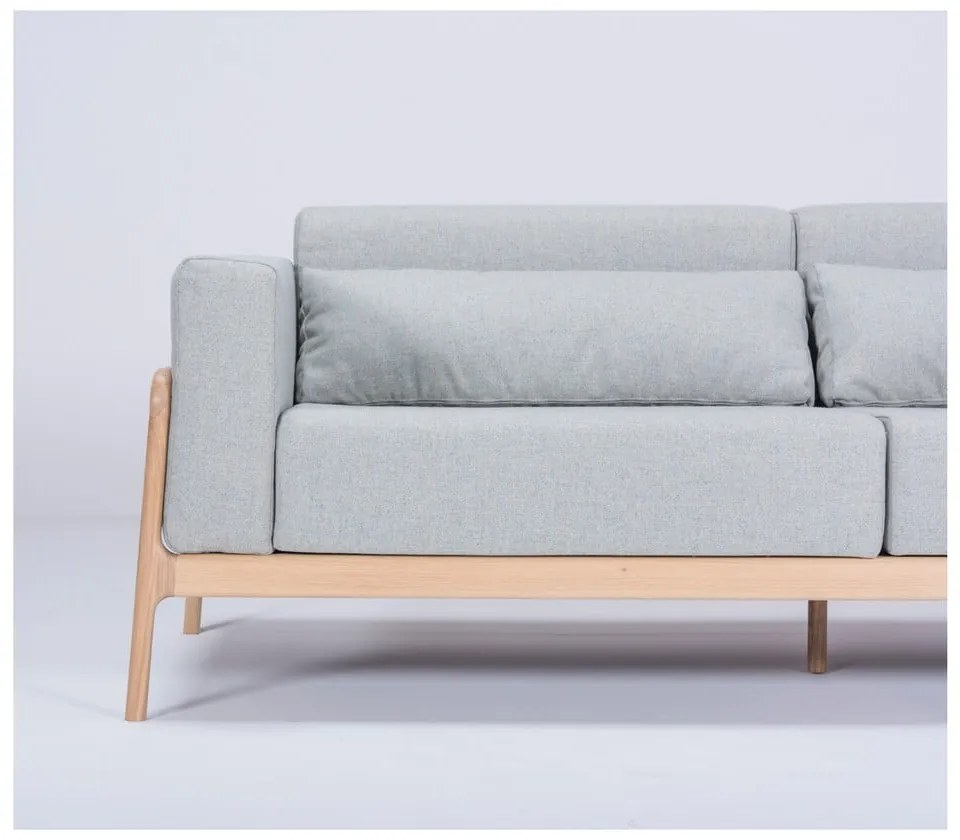 Niebieskoszara sofa z konstrukcją z litego drewna dębowego Gazzda Fawn, 210 cm