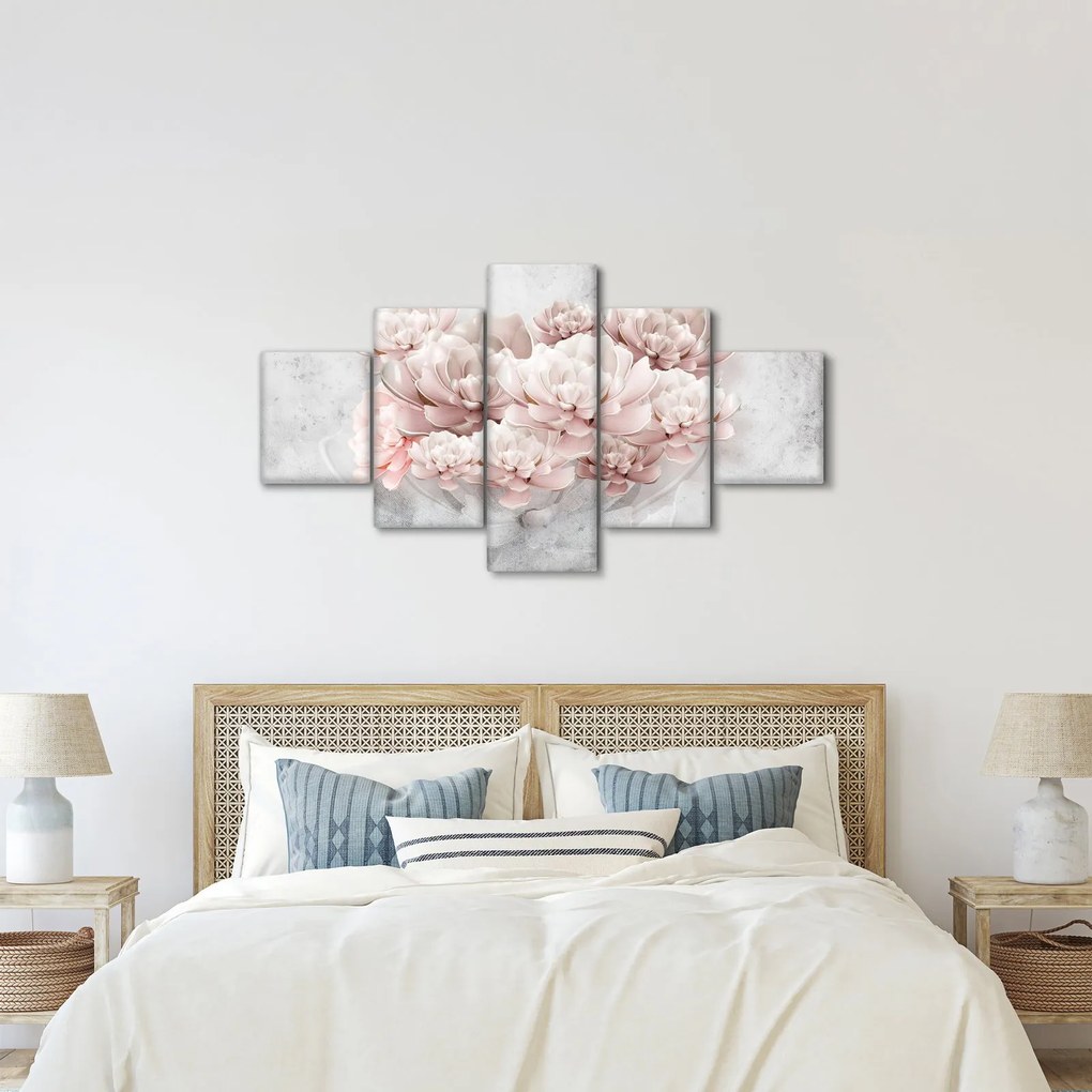 Obraz - Różowe kwiaty na ścianie (125x70 cm)