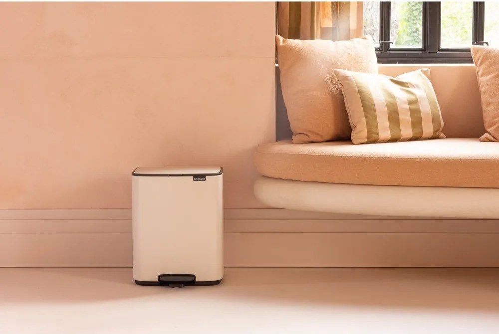 Beżowy stalowy kosz na śmieci z pedałem 12 l Bo – Brabantia