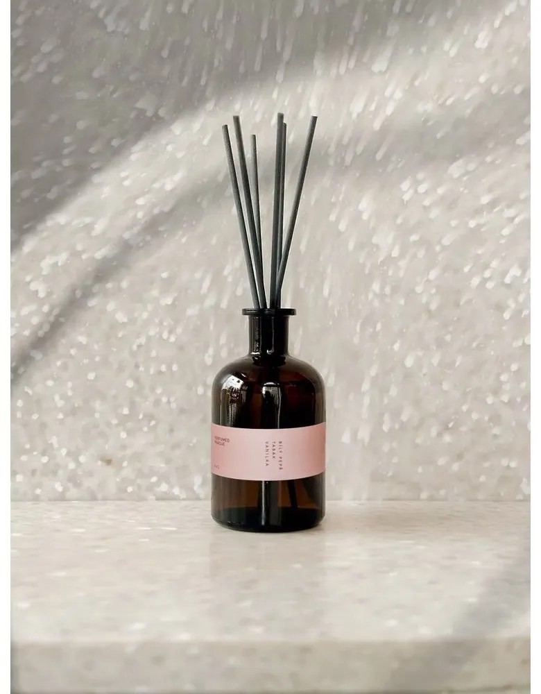 Dyfuzor #42 White Pepper, Tobacco, Vanilla – Perfumed Prague