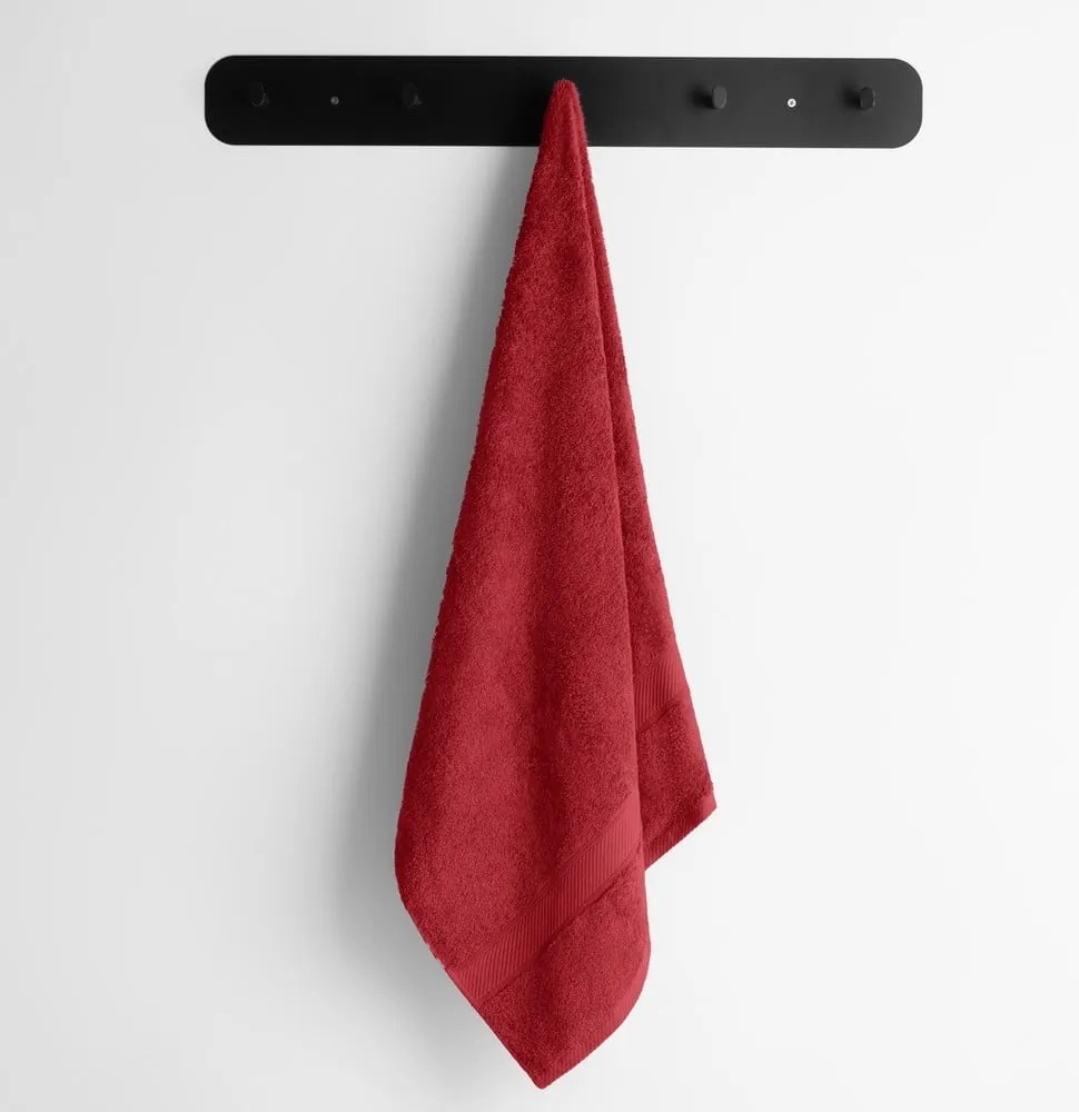 Czerwony ręcznik kąpielowy DecoKing Bamby Red, 70x140 cm