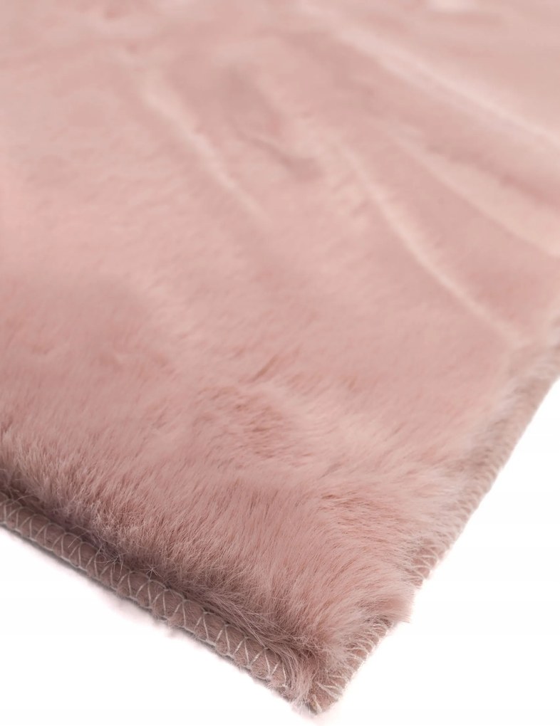 Dywan Futrzany Różowy 70x130 cm Włochaty Miękki Dekoracyjny Antypoślizgowy
