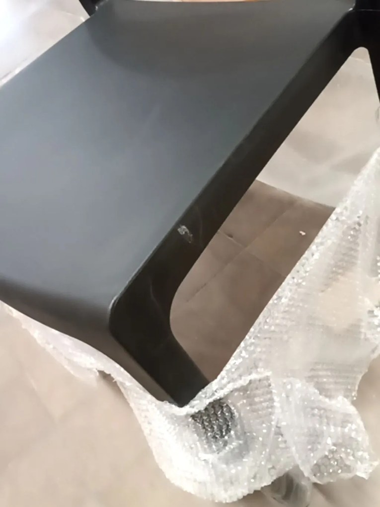 PROMOCJA Czarny plastikowy krzesło PAGI II. gatunek