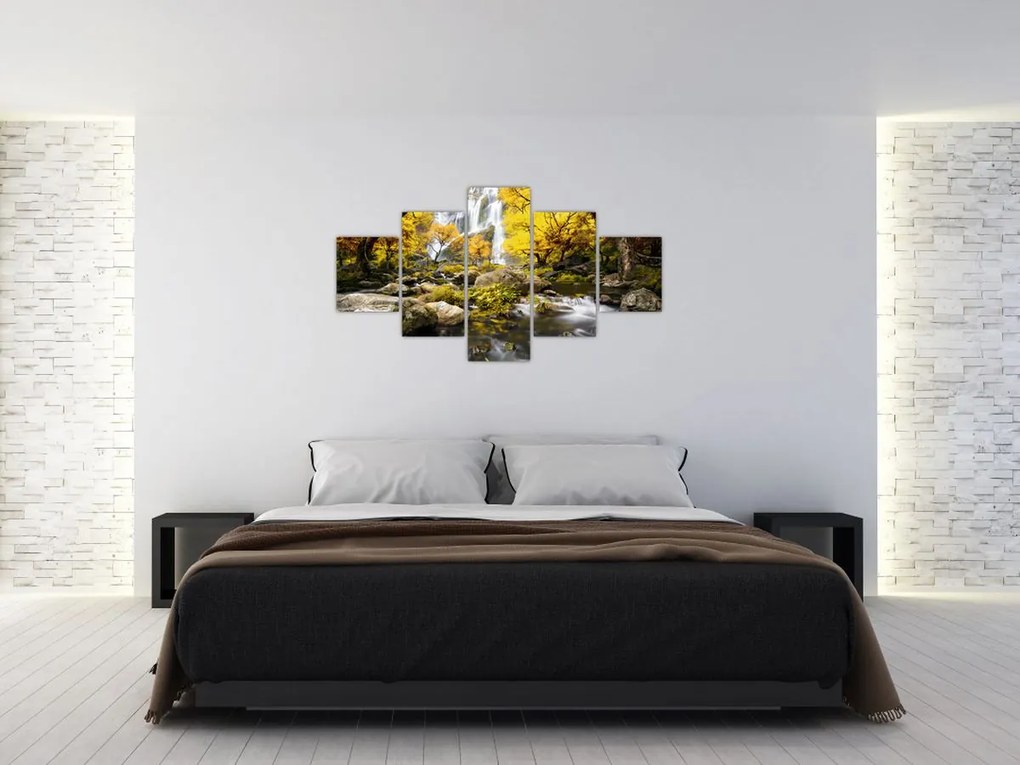 Obraz - Wodospady w jesiennym krajobrazie, żółty (125x70 cm)