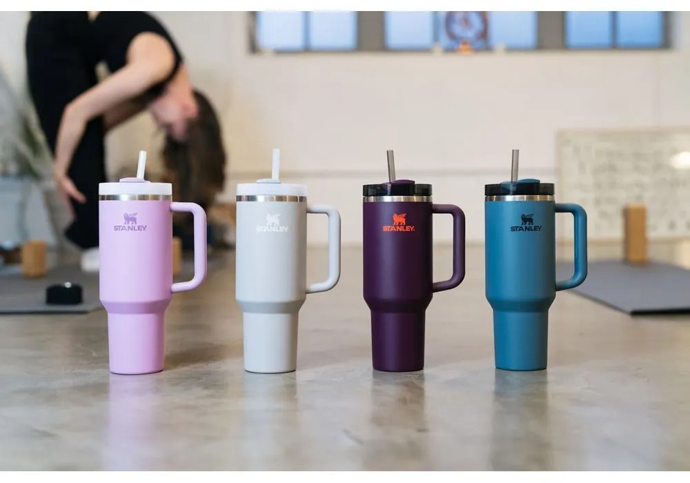 Ciemnofioletowy termos ze słomką ze stali nierdzewnej 1,18 l Quencher H2.0 FlowState Tumbler Plum – Stanley