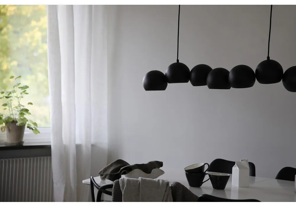 Czarna lampa wisząca z metalowym kloszem Cupolo – Markslöjd