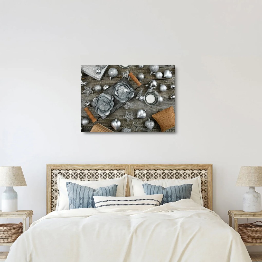 Obraz na szkle - srebrne ozdoby świąteczne (70x50 cm)
