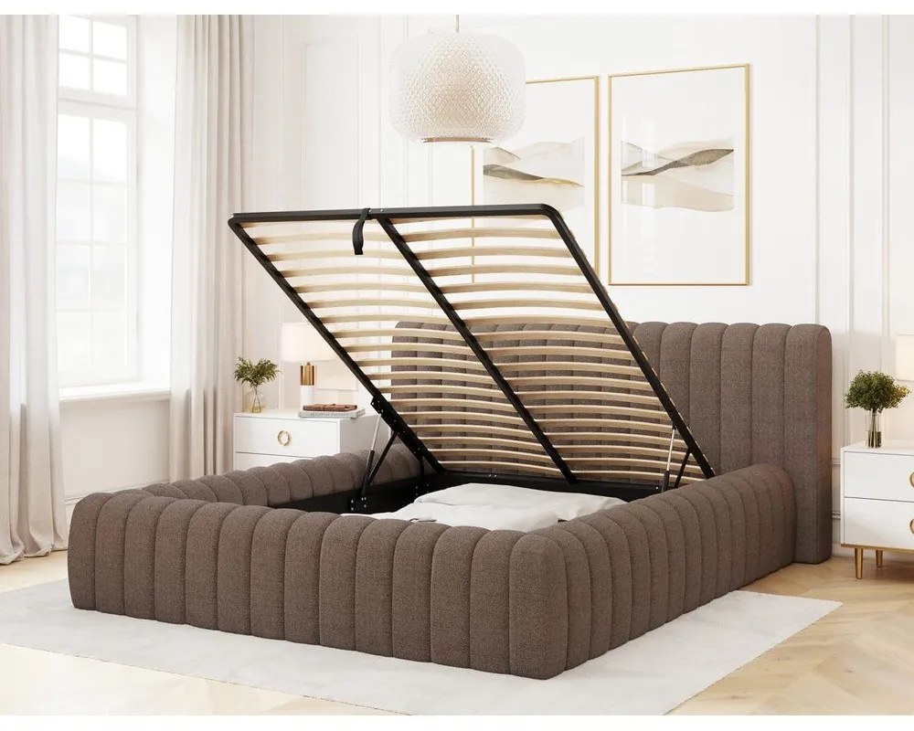 Brązowe tapicerowane łóżko dwuosobowe ze schowkiem ze stelażem 180x200 cm Carilla – ELTAP