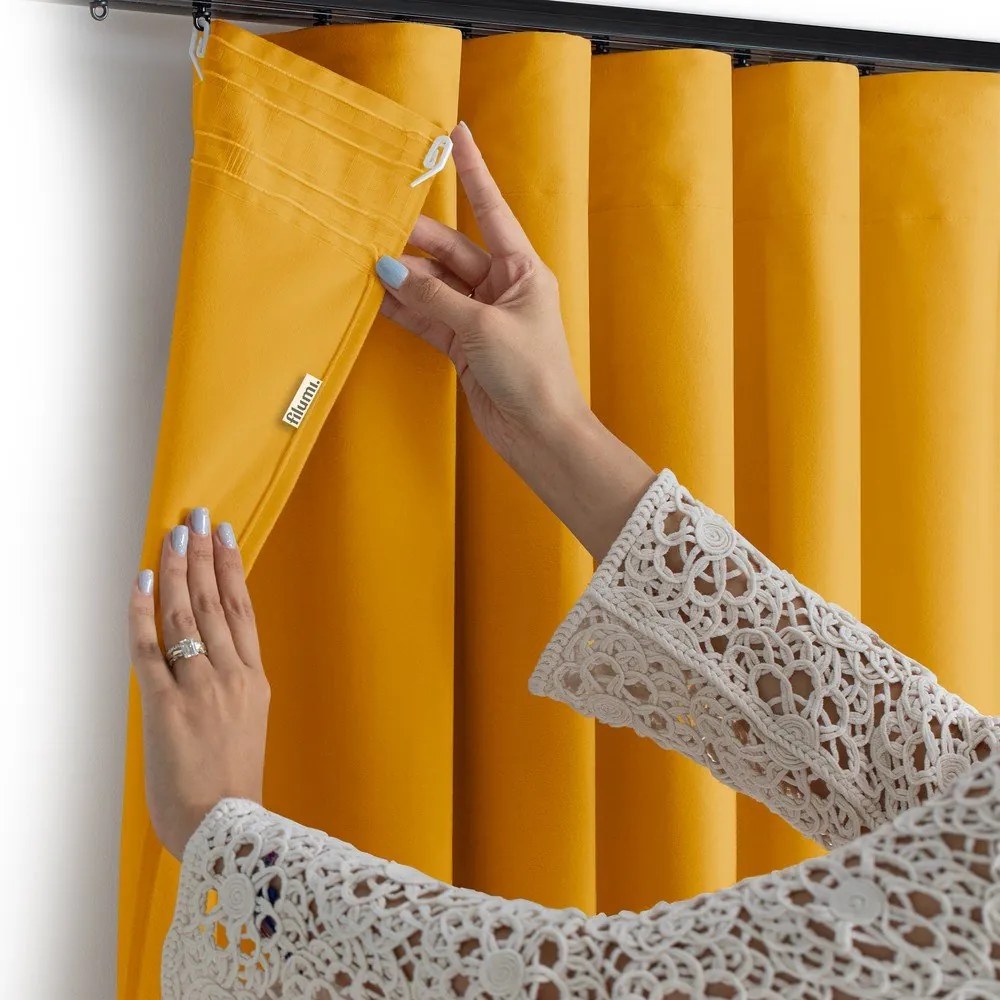 Musztardowa aksamitna zasłona częściowo zaciemniająca (dimout) 200x270 cm Velto – Filumi