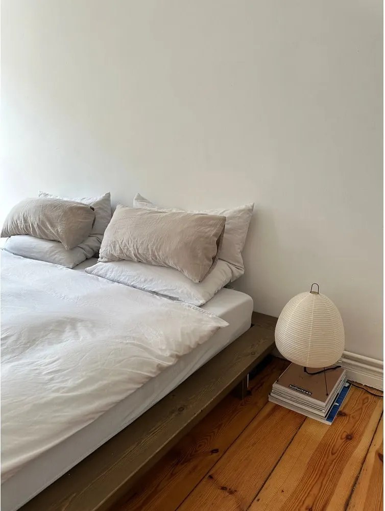 Brązowe łóżko jednoosobowe z litego drewna sosnowego ze stelażem 120x200 cm Japan – Karup Design