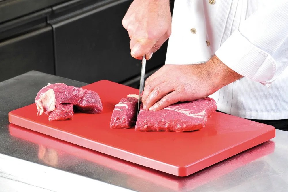Deska do krojenia zgodna z wymogami HACCP, plastikowa podstawka do serwowania