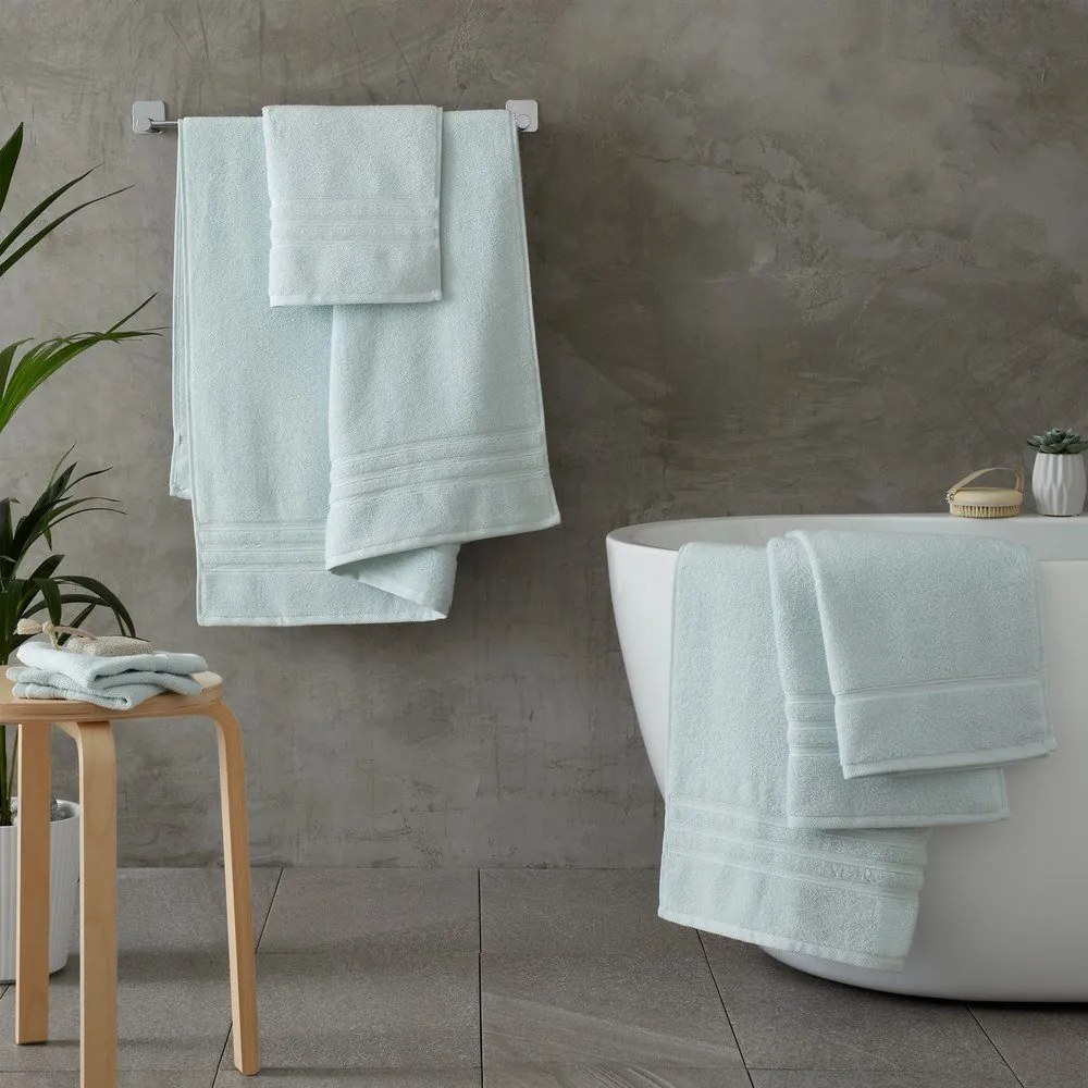 Jasnoniebieski bawełniany ręcznik frotte 50x85 cm Zero Twist – Catherine Lansfield