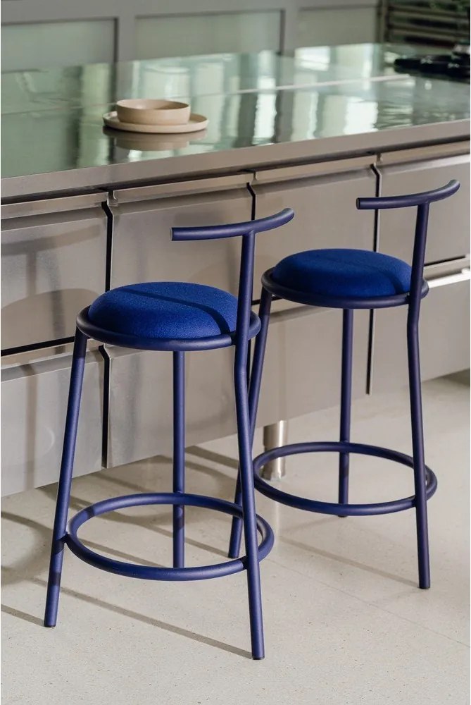 Niebieski metalowy hoker (wysokość siedziska 68 cm) Hogo – noo.ma
