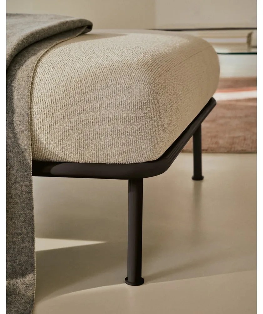 Beżowy podnóżek z materiału bouclé Aurum – Kave Home