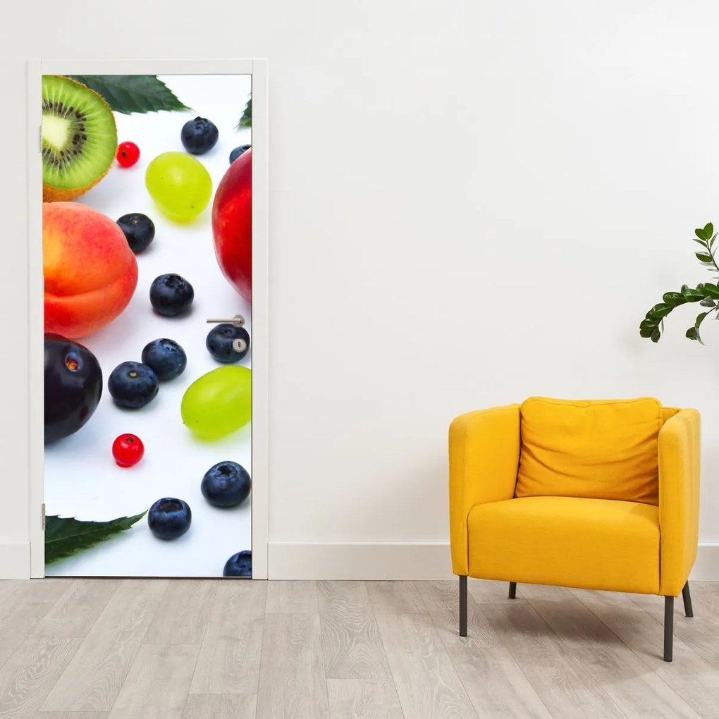 Fototapeta na drzwi - Owoce z kroplami wody (95x205cm)