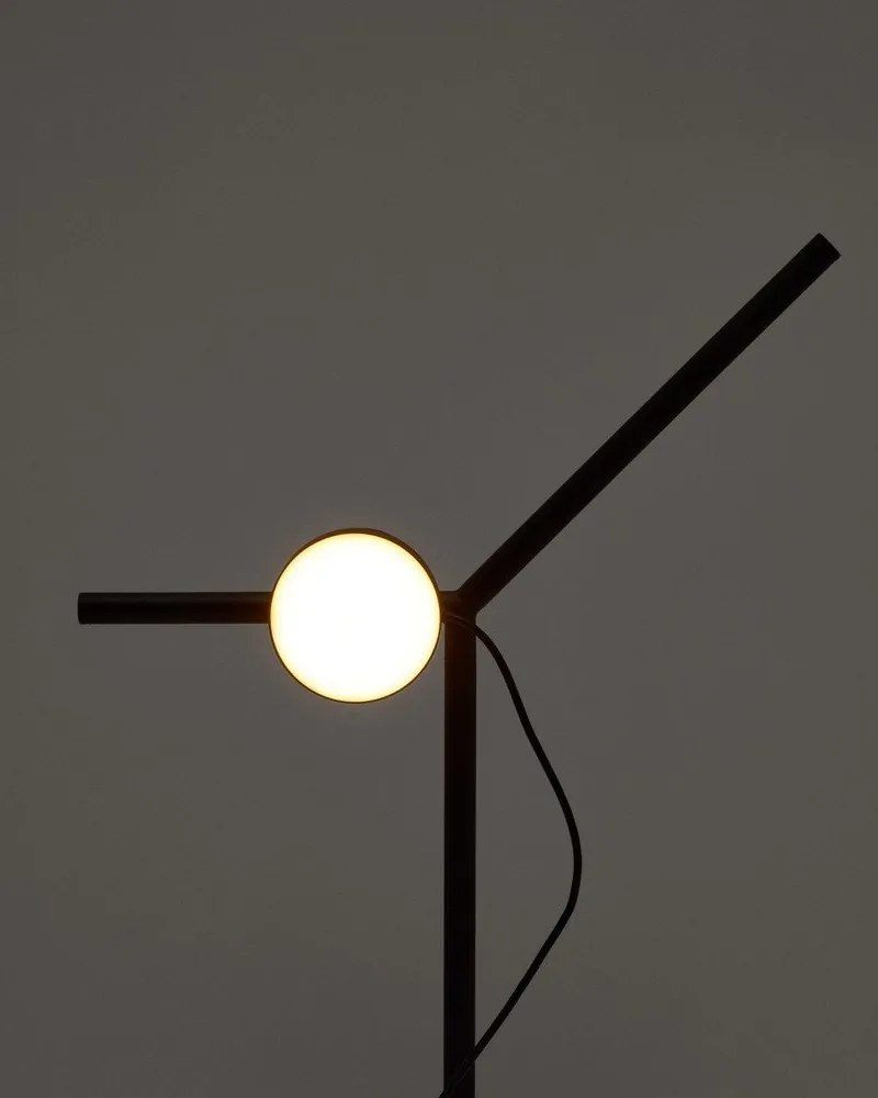 Czarna metalowa lampa stołowa LED ze ściemniaczem (wysokość 61,5 cm) Orey – Kave Home