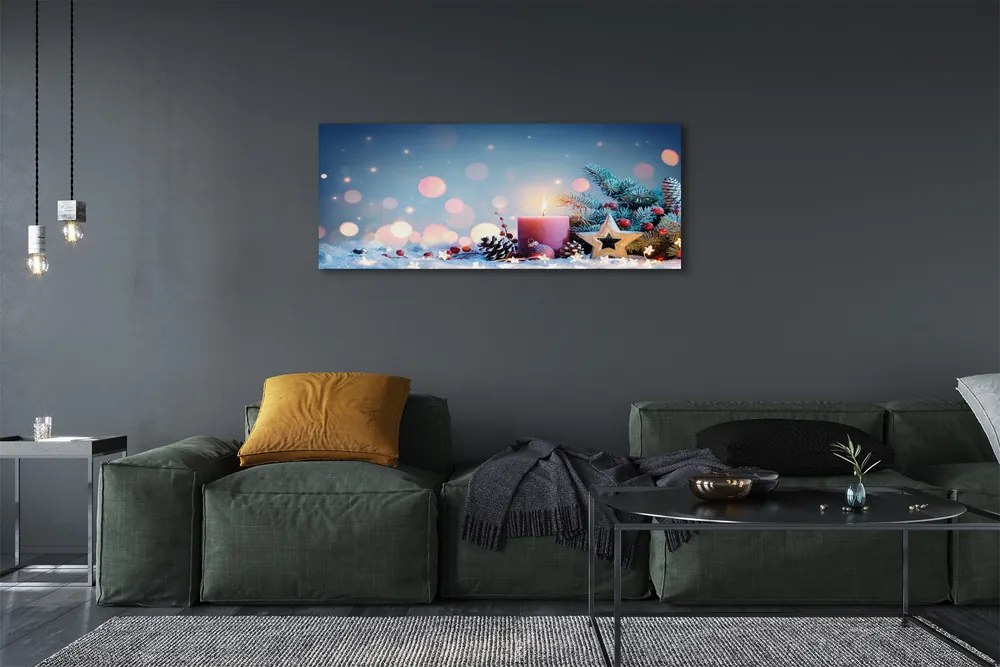 Obraz drukowany na płótnie Świeca i Śnieg w Świątecznej Scenerii