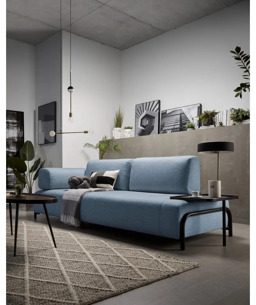 Niebieska sofa ze stolikiem Kave Home Compo