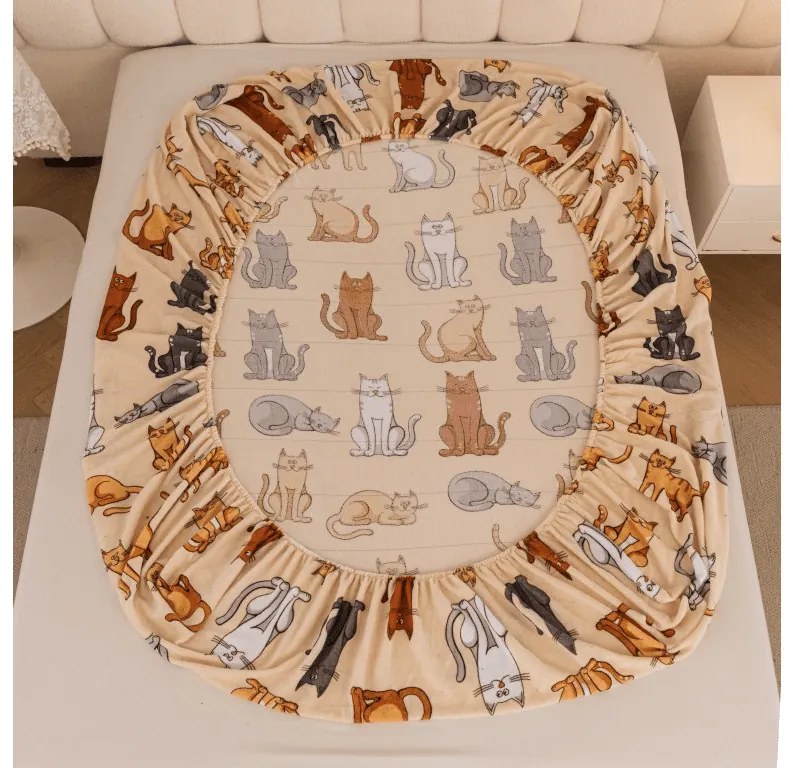 PrzytulneMieszkanie.pl Prześcieradło z mikropluszu COLORED CATS 90x200 cm kremowe