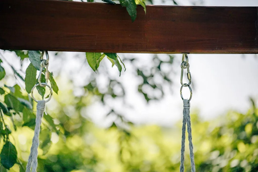 Szary wiszący fotel KOLUMBIA ze stojakiem