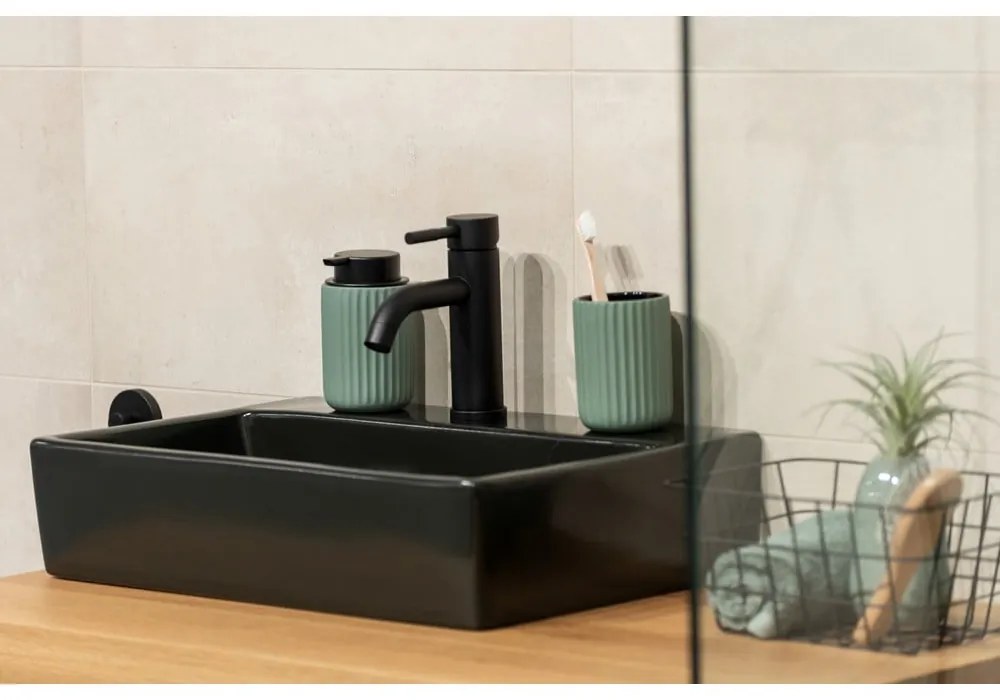 Zielony ceramiczny dozownik do mydła Wenko Belluno