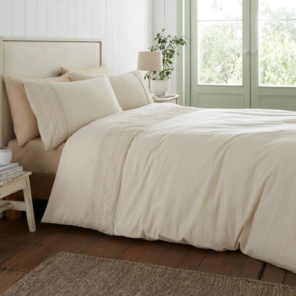 Kremowa pościel dwuosobowa 230x220 cm Broderie Anglaise – Catherine Lansfield
