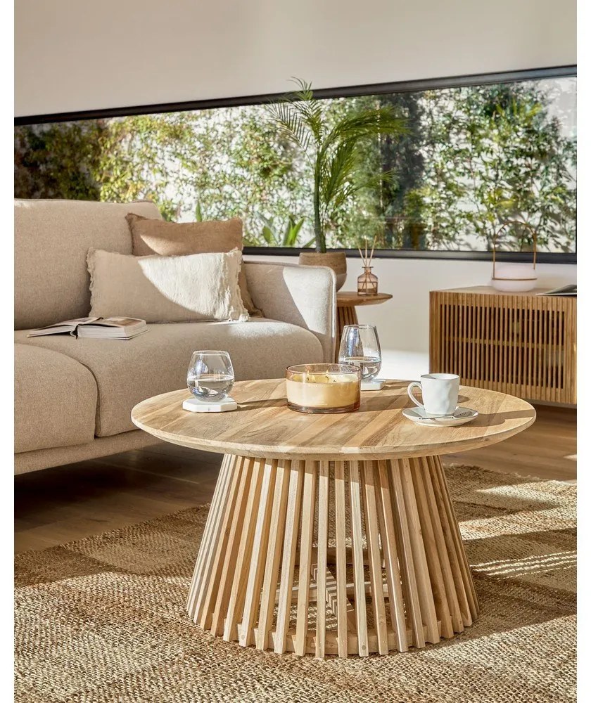 Stolik z drewna tekowego Kave Home Irune, ⌀ 80 cm