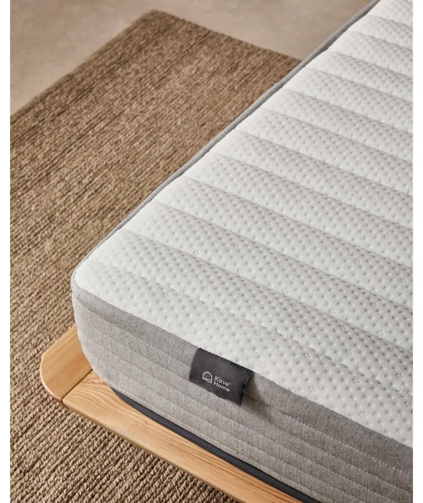 Twardy sprężynowy materac termoregulacyjny 135x190 cm Juno – Kave Home