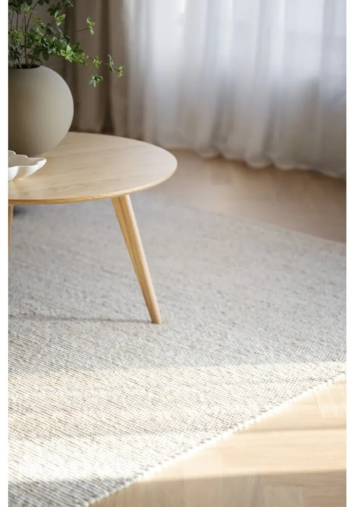 Naturalny okrągły stolik w dekorze dębu 90x90 cm Yumi – Rowico