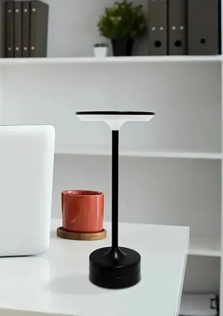 Czarna lampa stołowa na USB F8-R78