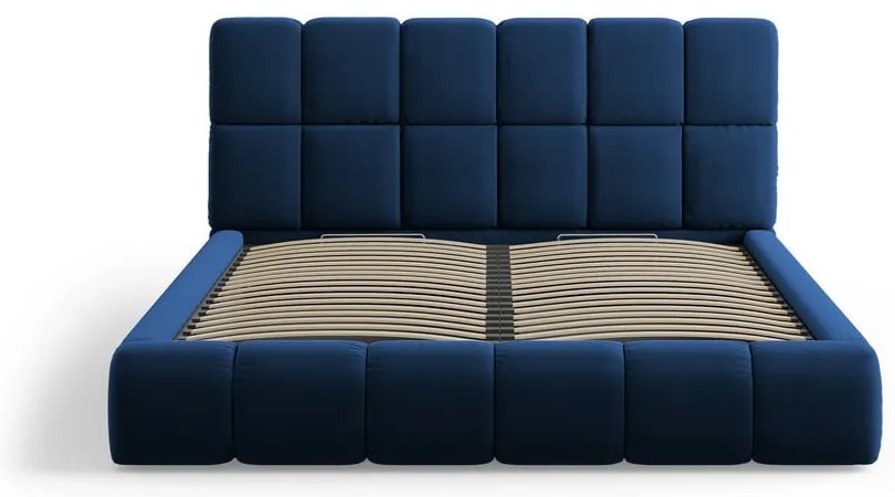 Ciemnoniebieskie aksamitne tapicerowane łóżko dwuosobowe ze schowkiem i stelażem 200x200 cm Bellis – Micadoni