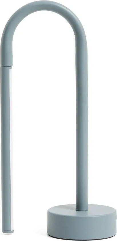 Jasnoniebieska metalowa lampa stołowa LED (wysokość 30 cm) Bow – Kave Home