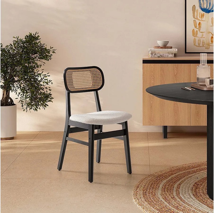 Zestaw 2 krzeseł Boira Black z imitacją tkaniny owczej i syntetycznego rattanu.