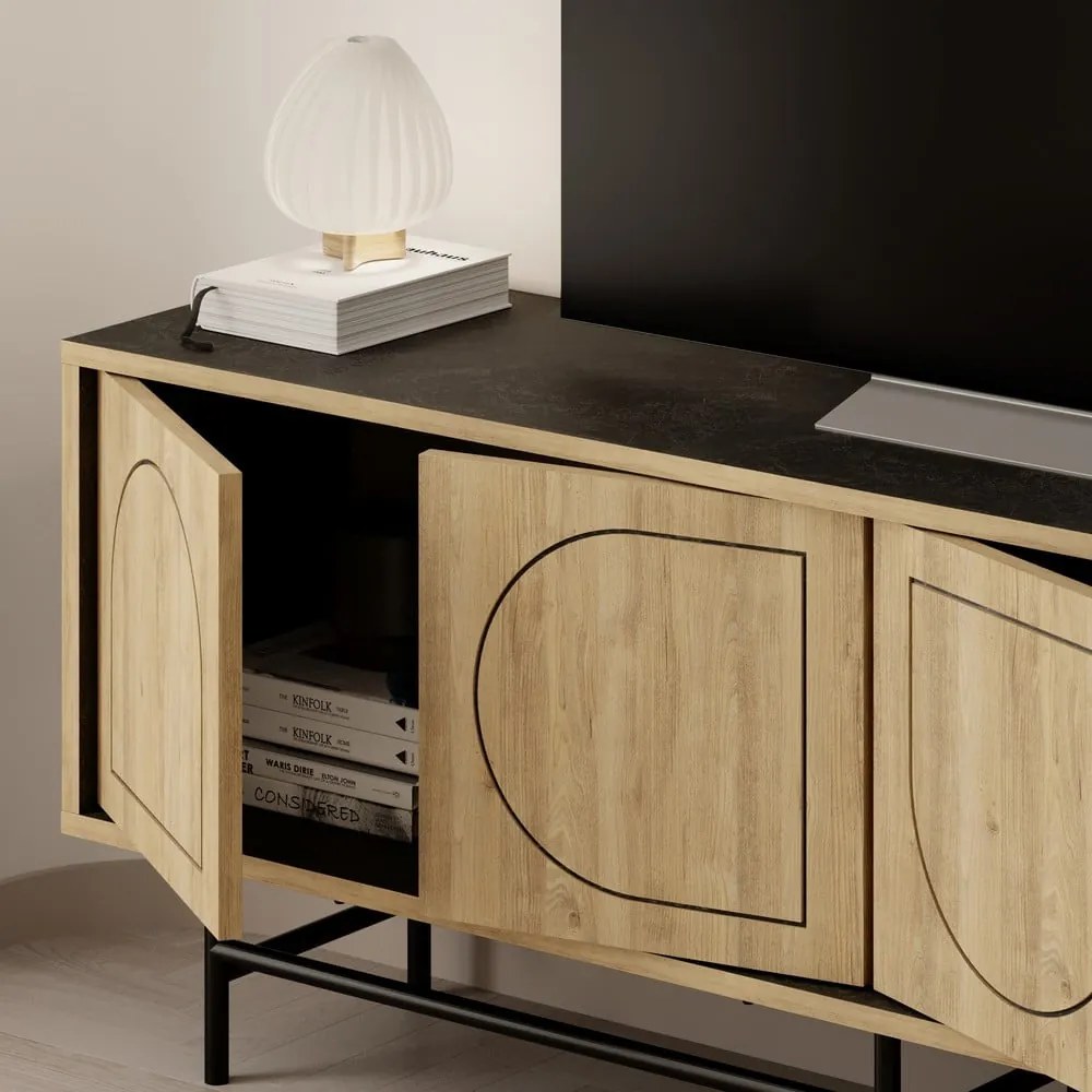 Czarna szafka pod TV w dekorze dębu 149,5x56,5 cm Giana – Marckeric
