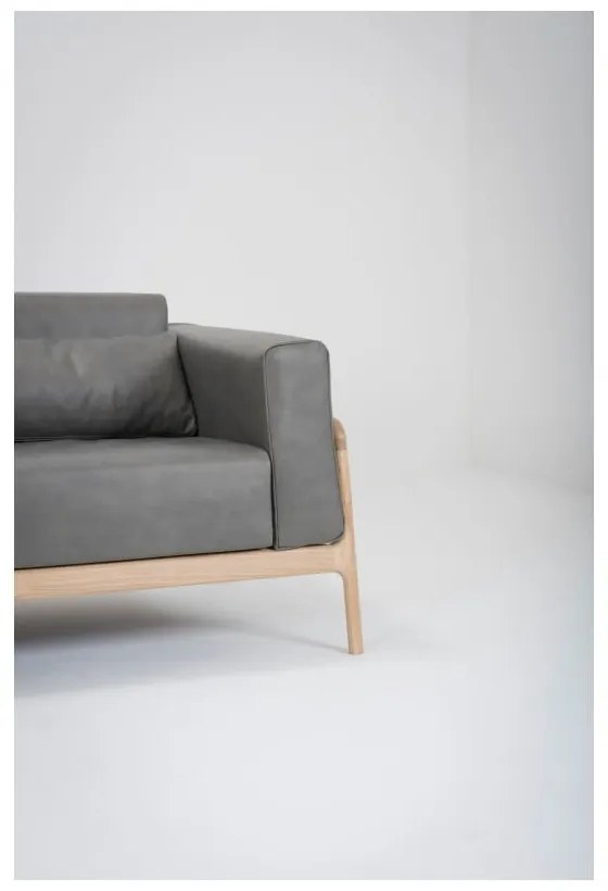 Ciemnoszara sofa z bawolej skóry z konstrukcją z litego drewna dębowego Gazzda Fawn, 180 cm