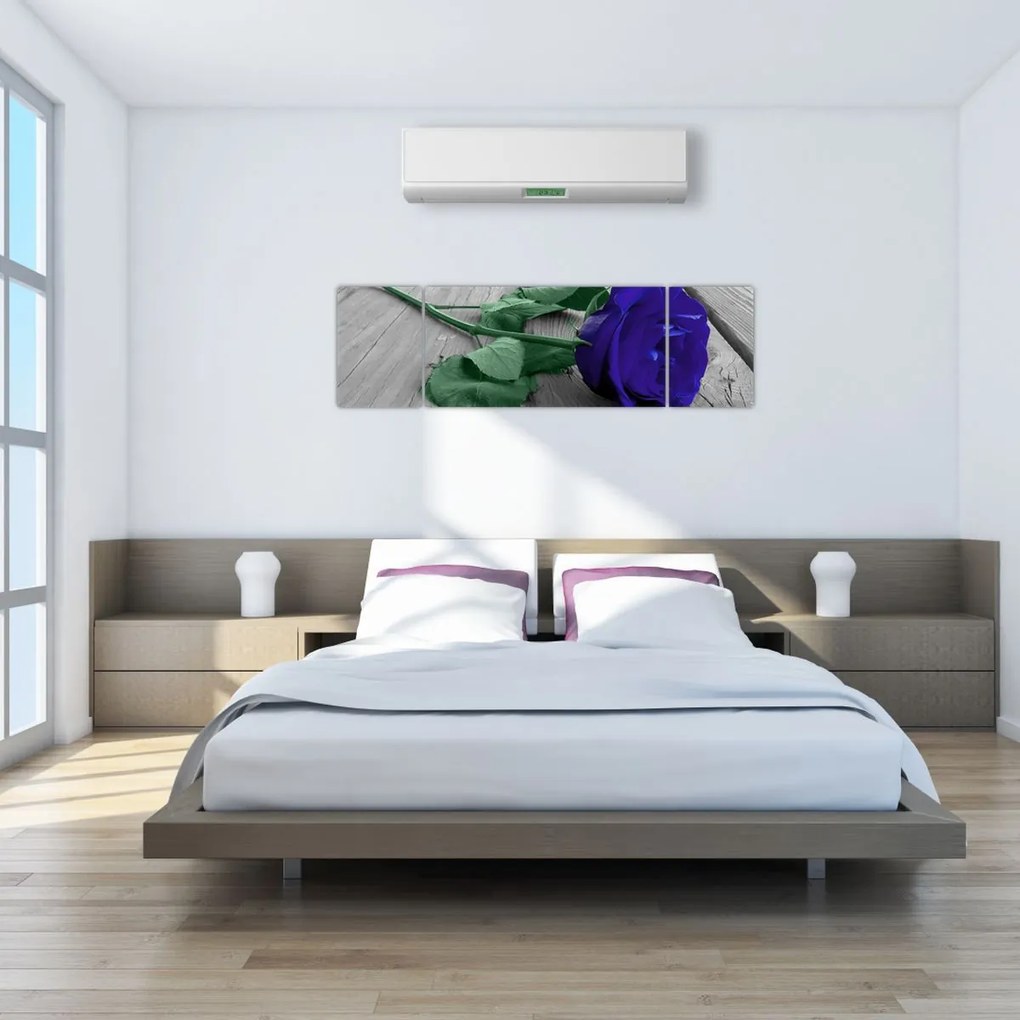 Obraz - Niebieska róża z zieloną łodygą (170x50 cm)