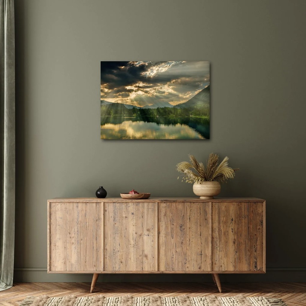 Obraz jeziora, przez które prześwieca słońce (70x50 cm)