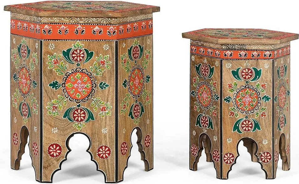 Zespół dwóch rzeźbionych taboretów i malowideł na głównym