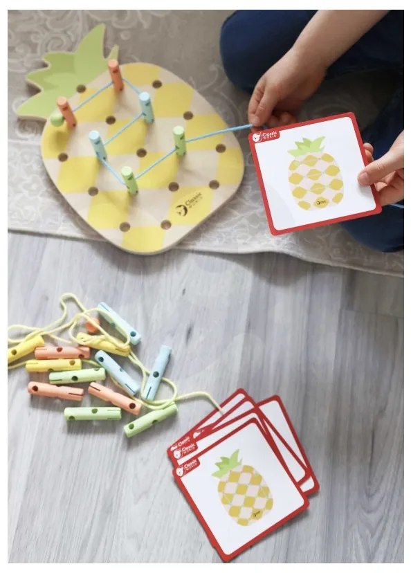 Classic world wooden threader pineapple pegs 21 pcs.