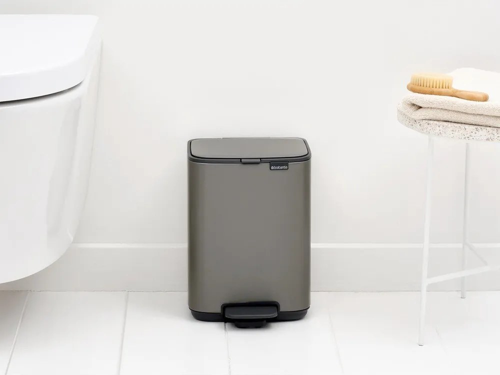 Szary stalowy kosz na śmieci z pedałem 4 l Bo – Brabantia
