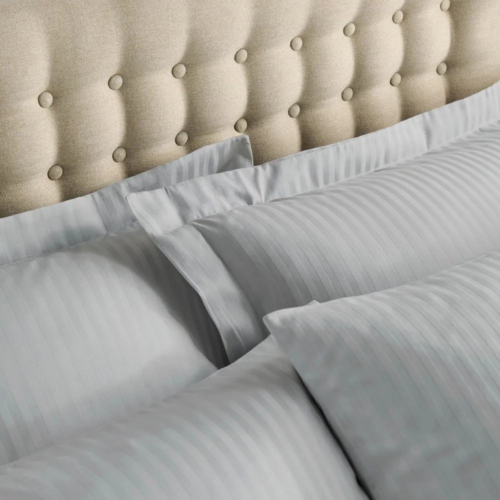 Adamaszkowe poszewki na poduszki zestaw 2 szt. 75x50 cm Satin Stripe – Catherine Lansfield