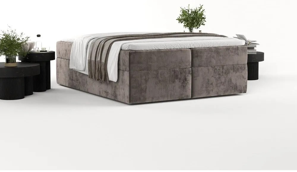 Brązowe łóżko boxspring ze schowkiem 200x200 cm Yoko – Maison de Rêve