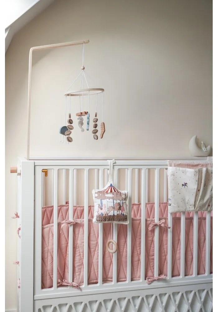 Jasnoróżowy ochraniacz do łóżeczka z bawełny organicznej 365 cm Blossom Pink – Cam Cam Copenhagen