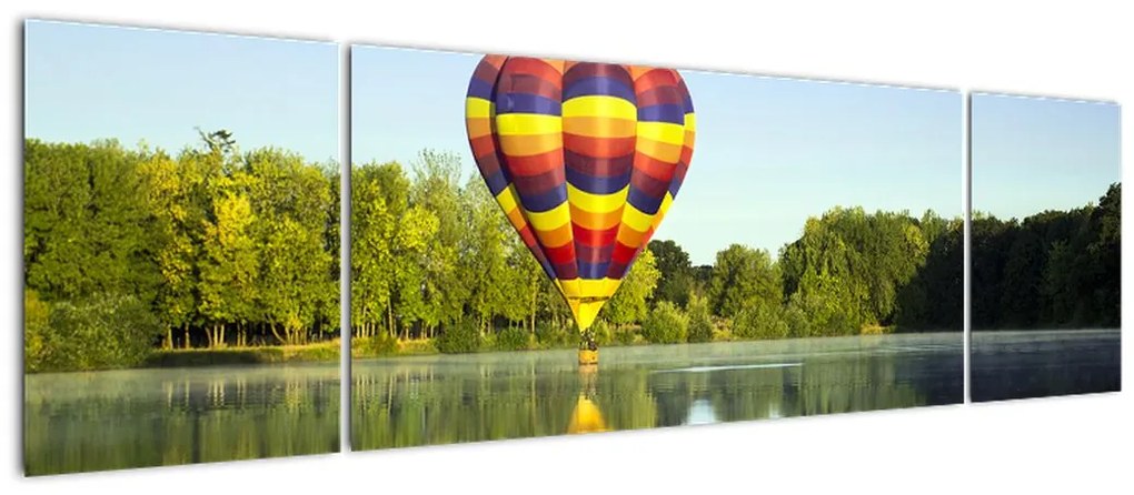 Obraz balonu na ogrzane powietrze nad jeziorem (170x50 cm)