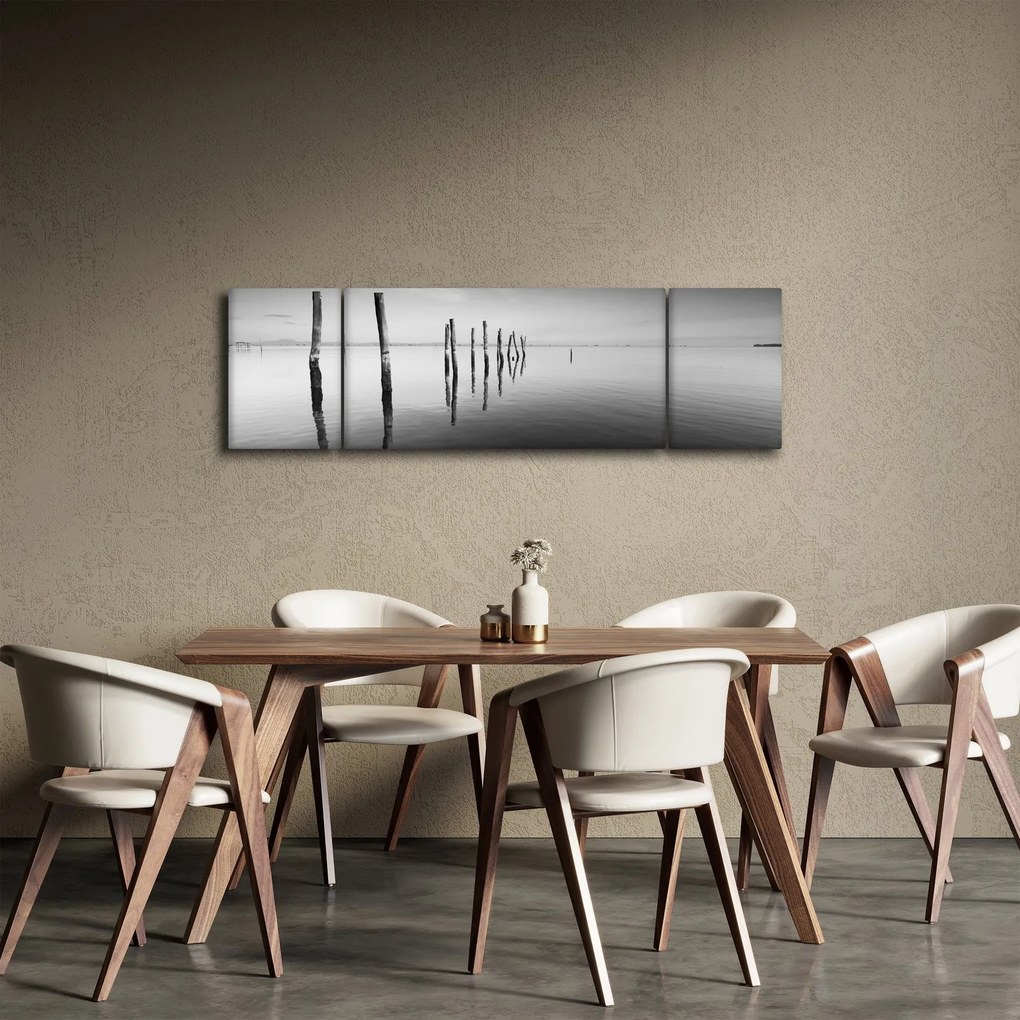 Obraz czarno - białej powierzchni wody (170x50 cm)