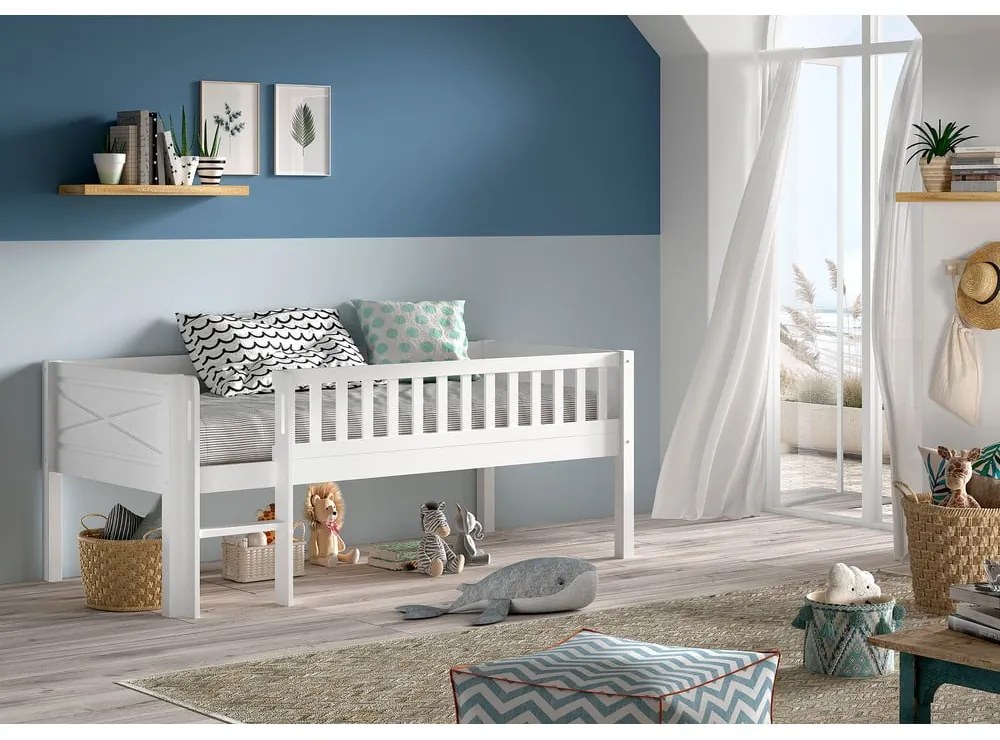 Białe podwyższone łóżko dziecięce z litego drewna sosnowego ze stelażem 90x200 cm Scott – Vipack